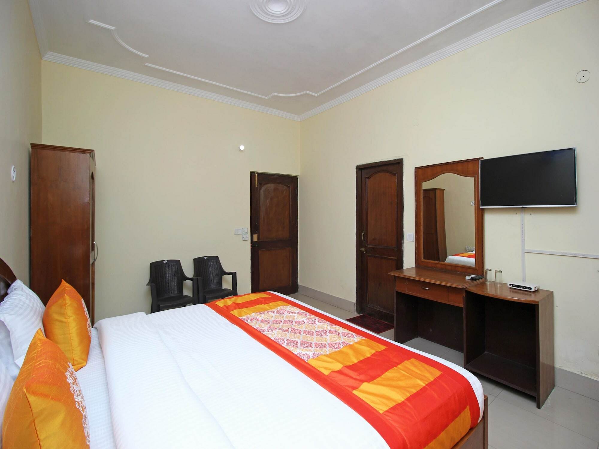 Oyo 8670 Hotel Usha Palace Mussoorie Eksteriør billede
